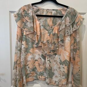 Summer blouse in peach and white floral print. Size M